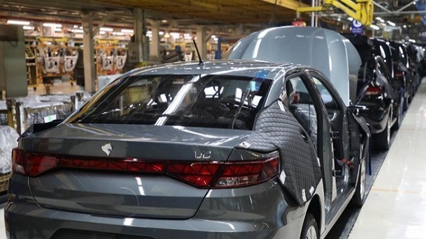 خودرو هیچ جای دنیا در بورس عرضه نمی‌شود