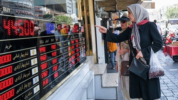 الگوی مثلث در قیمت دلار