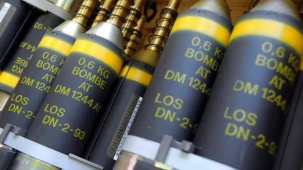 واکنش آلمان به تصمیم آمریکا مبنی بر ارسال تسلیحات خوشهای به اوکراین چه بود؟