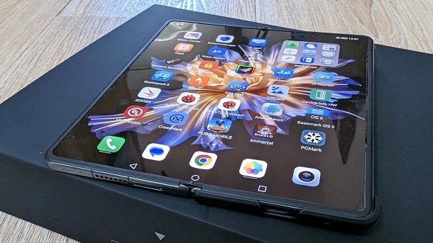 رونمایی از باریکترین گوشی تاشوی جهان