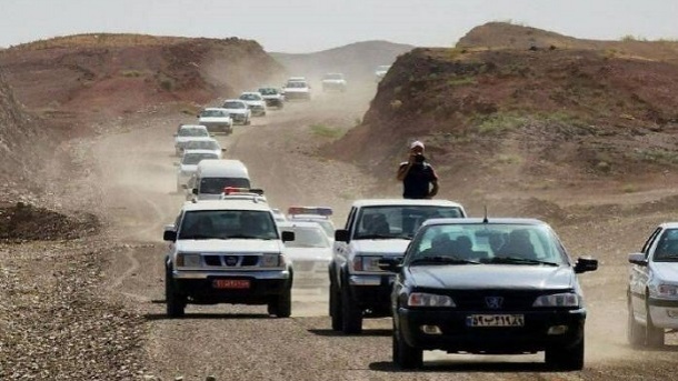 عکس | اسکورت عجیب استاندار قزوین برای بازدید از یک طرح!