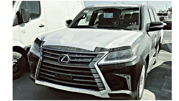 ماجرای خودروهای لوکسی که 7 سال خاک خوردند