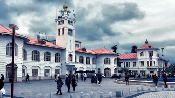 ببینید | اروپاییترین میدان ایران با قدمت یک قرن