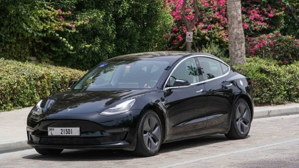 تسلا به بزرگ‌نمایی توانایی خودروهایش متهم شد
