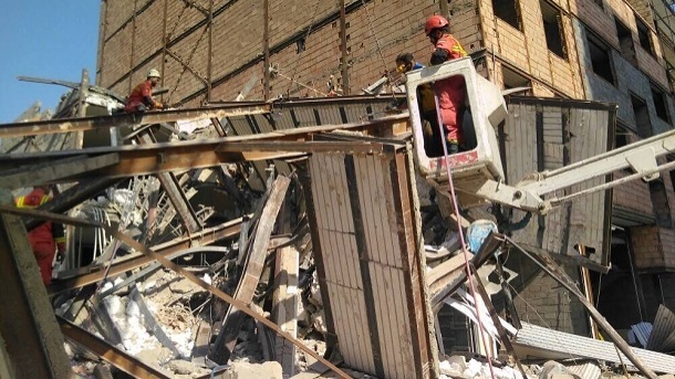 ریزش مهیب 5 ساختمان نیمه کاره در تهران