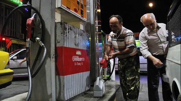 تشکیل جلسه غیرعلنی درباره بنزین؟