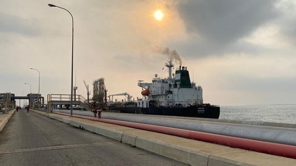 تخلیه محموله نفتکش ایرانی توسط آمریکا