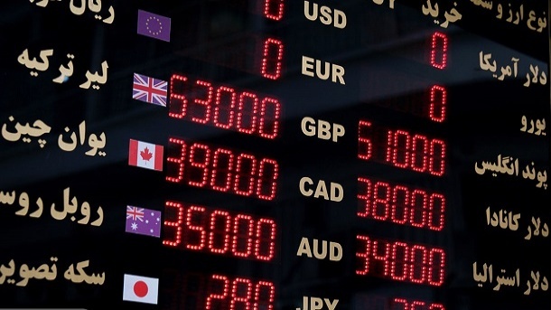 معامله‌گران می‌گویند بازار ارز در شیب نزولی است