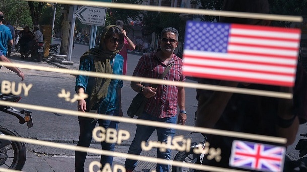 گوش قیمت دلار به اخبار هسته‌ای