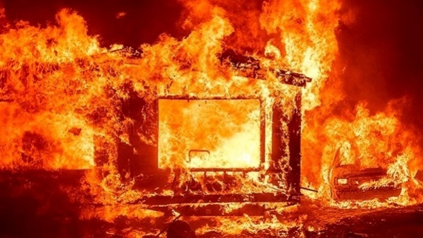 آتش زدن خواهر به خاطر بدگویی یک همسایه