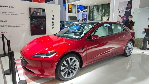 تسلا از خودروی جدید خود در چین رونمایی کرد