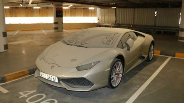 ماجرای رها شدن خودروهای گران قیمت در خیابانهای دوبی