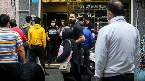 صرافان با بانک مرکزی دست به یکی کردند