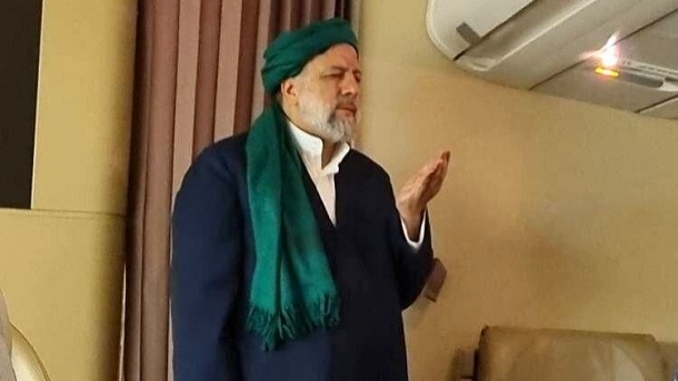 ناراحتی رییسی از انتشار عکس اقامه نماز در هواپیما + تصویر