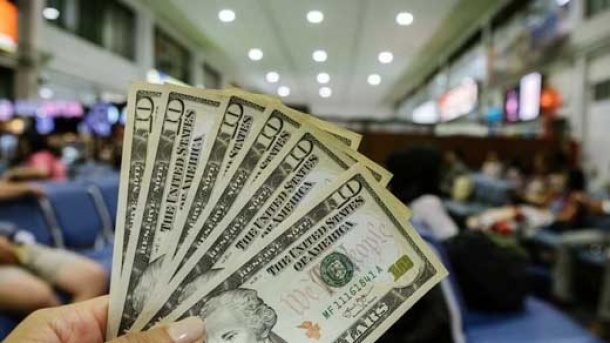 دو پیش‌بینی از قیمت دلار در نیمه دوم سال