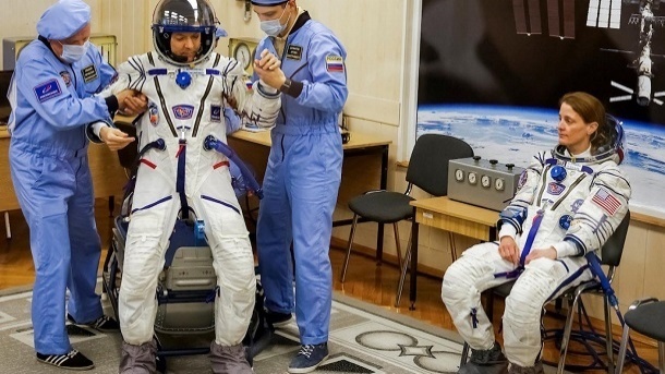 پرادا، نشان تجاری لوکسی که به کره ماه میرود