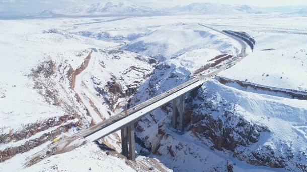 بلندترین پل کشور در آزادراه اصفهان-شیراز