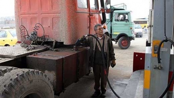 اجرای طرح سهمیه بنزین بر اساس پیمایش در دستور کار دولت قرار گرفت