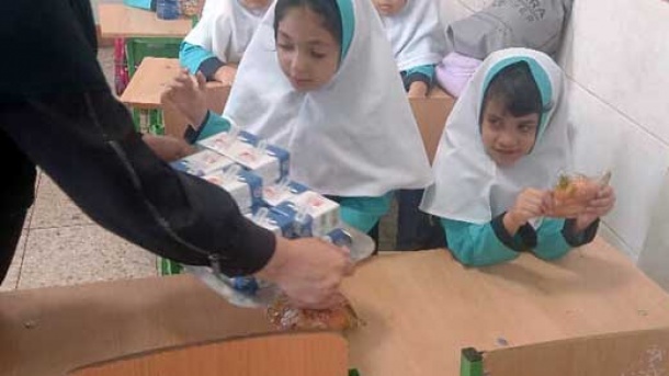 شیر رایگان به مدارس رسید؟