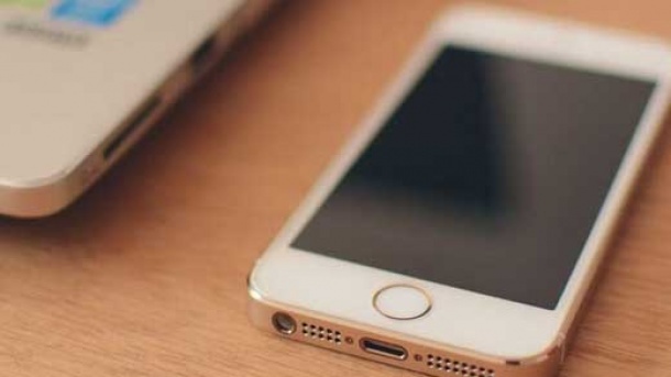 آپدیت آیفون 12 برای کاهش تشعشعات هنگام تماس