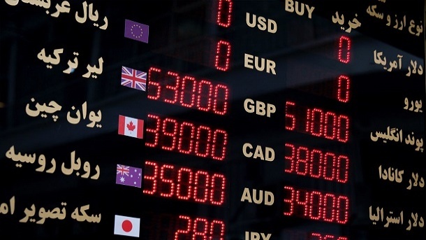 عقبنشینی قیمت دلار در بازار