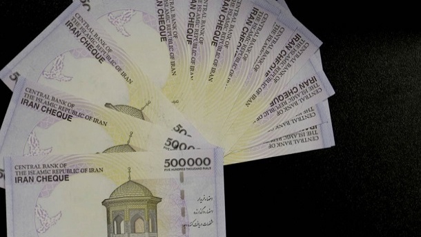 میزان حقوق و عیدی کارکنان دولت در سال آینده