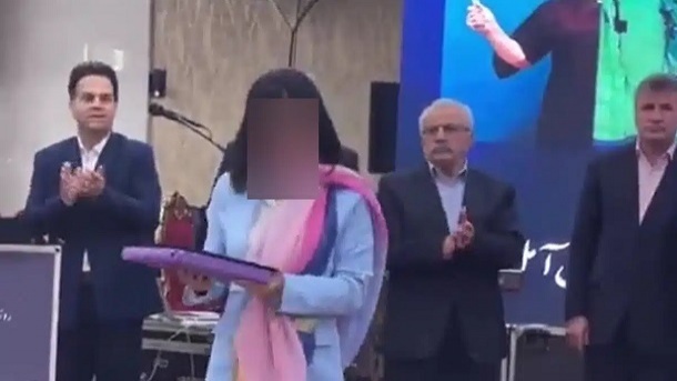 برکناری مدیران شرکت کننده در مراسم یک پزشک بی‌حجاب + تصویر