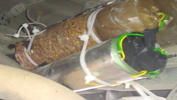 کشف بمب دست ساز زیر خودرو در تعمیرگاه + تصویر