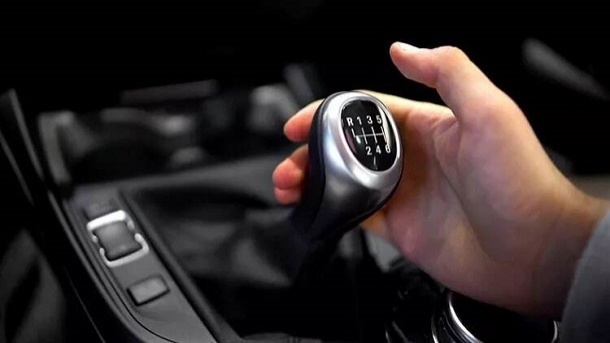 دنده مرده چیست و چه ضررهایی برای خودرو دارد؟