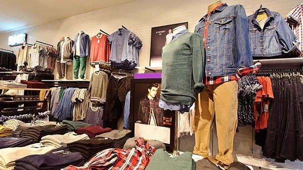 پوشاک استوک در ماراتن قیمت، دوشادوش لباس‌های نو