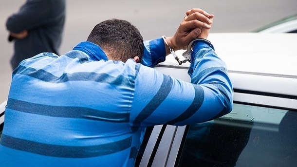 سقوط سارق به حیاط کلانتری در هنگام فرار