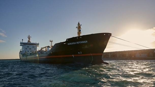 يك‌سوم درآمدهای نفتی صرف دور زدن تحريم‌ها می‌شود