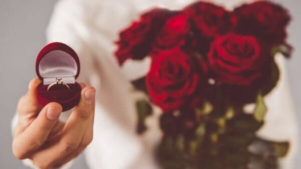 دزدی کیف به قصد خواستگاری 