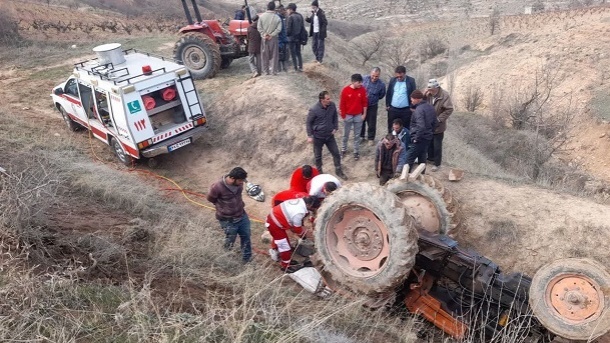 راننده در واژگونی تراکتور جان باخت