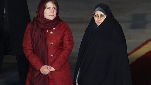 (تصویر) حجاب همسر رئیس جمهور کوبا هنگام ورود به ایران