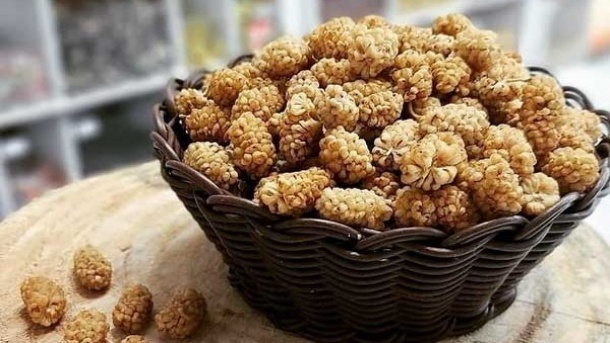 چرا نباید چای را با توت یا خرما بخوریم؟