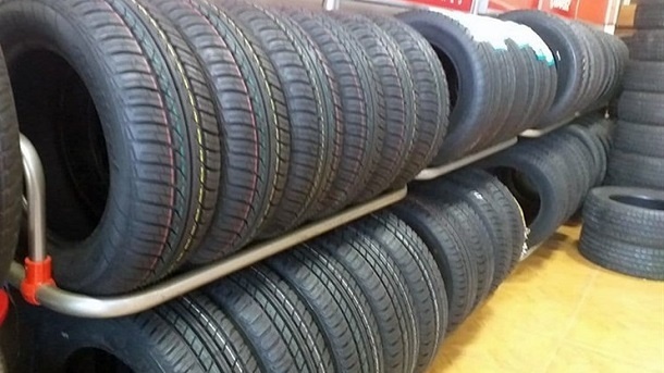 تشکیل صفهای طولانی مقابل فروشگاههای لاستیک