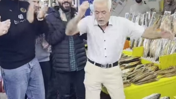 واکنش عباس عبدی به بازداشت پیرمرد گیلانی