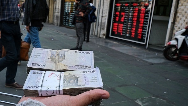 ضرر سرمایه گذاران دلار در سال 1402