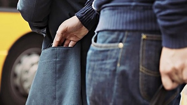 دستگیری 7 زن و مرد جیب‌بر قبل از سرقت در استادیوم آزادی