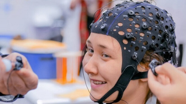 کلاه هوش مصنوعی