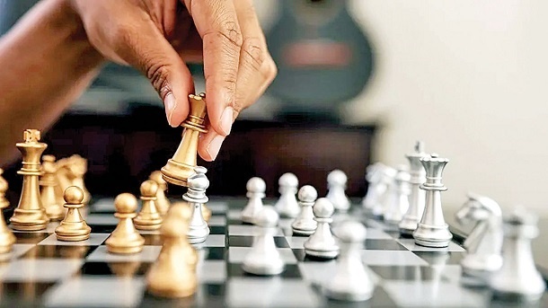 ایران شطرنج بازی می‌کند، اسرائیل پوکر