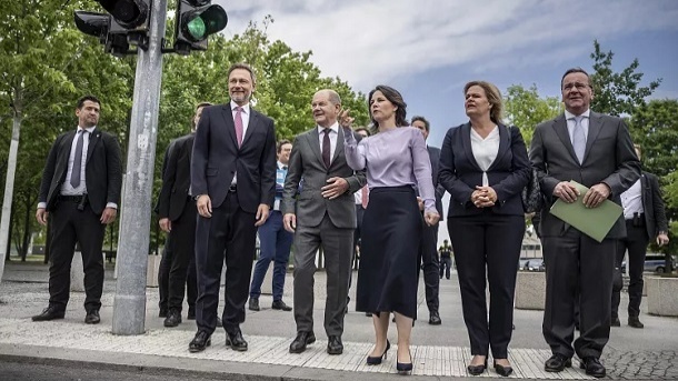 چرا آلمان ثروتمند است اما آلمانیها فقیر؟