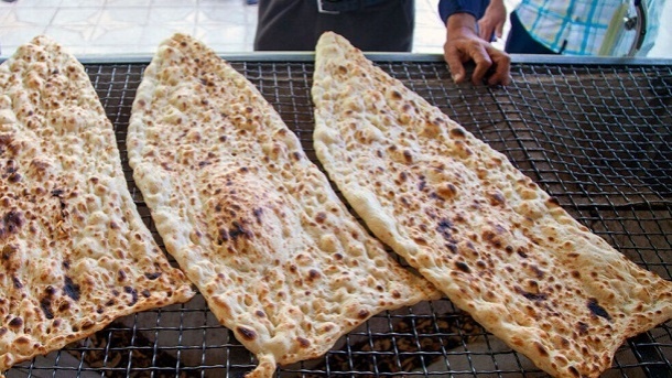 آزادسازی قیمت نان کذب است