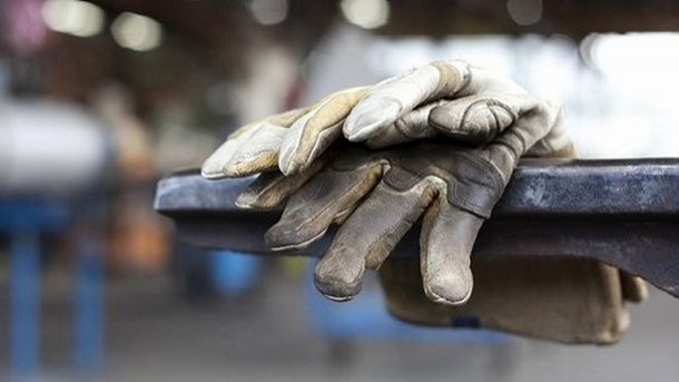 دستمزد کارگران نباید از 15 میلیون تومان کمتر باشد